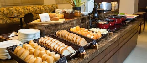 Desayuno bufé gratuito y diario