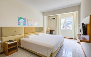 Dobbeltrom – standard | Skrivebord, skrivebord for bærbar PC og wi-fi (inkludert)