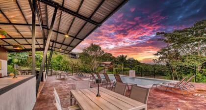 Bonita Apt. Amazing 2nd floor Apt - Views Galore!