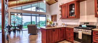 Luxury Home & Apt. Privacy, Tranquility & Toucans!