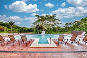 Pool - Escape to your private jungle retreat in Costa Rica!
This stylish upscale 2-bedroom, 2-bathroom home is tucked away in a secure, gated community, surrounded by lush rainforest, offering total peace, comfort, and the perfect touch of adventure. (Tronadora)