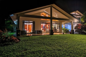 Exterior - Escape to your private jungle retreat in Costa Rica!
This stylish upscale 2-bedroom, 2-bathroom home is tucked away in a secure, gated community, surrounded by lush rainforest, offering total peace, comfort, and the perfect touch of adventure. (Tronadora)