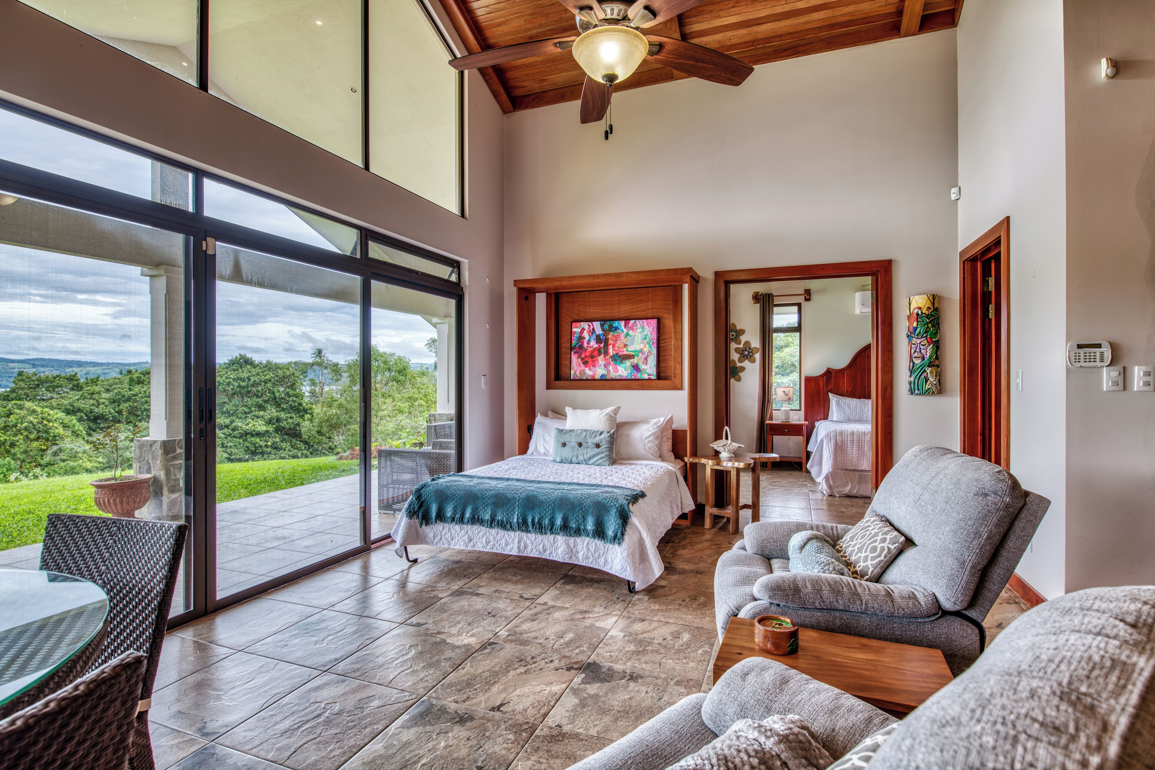 3 soverom, strykejern/-brett, reiseseng for barn og wi-fi (inkludert)