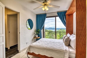 2 bedrooms, desk, iron/ironing board, travel crib - Paraiso Guest Suite, Mesmerizing Views, King Bed! (Tilarán)