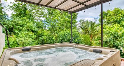 Paradise Condo,Stunning Views,Breakfast & Jacuzzi!