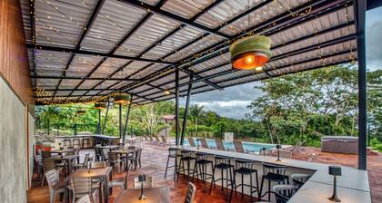 Paraiso Guest Suite, Mesmerizing Views, King Bed!