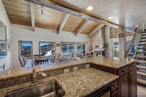 Condo, 3 Bedrooms (L6) | Private kitchen