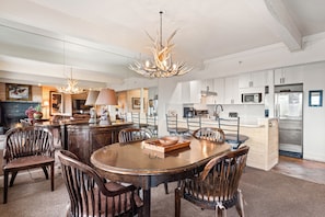 Condo, 2 Bedrooms (G1) | Private kitchen