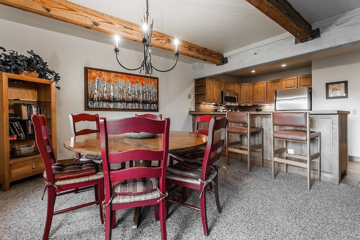 Appartamento, 2 camere da letto (H3) | Area soggiorno | TV a schermo piatto 40 pollici con canali via cavo