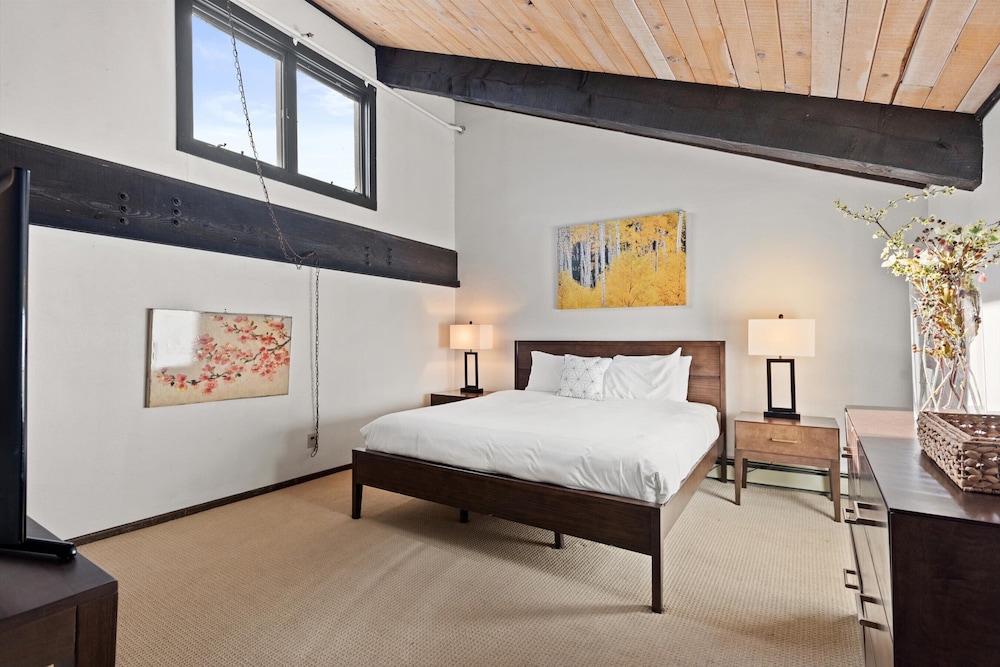 Snowmass Mountain Condominiums photo 3