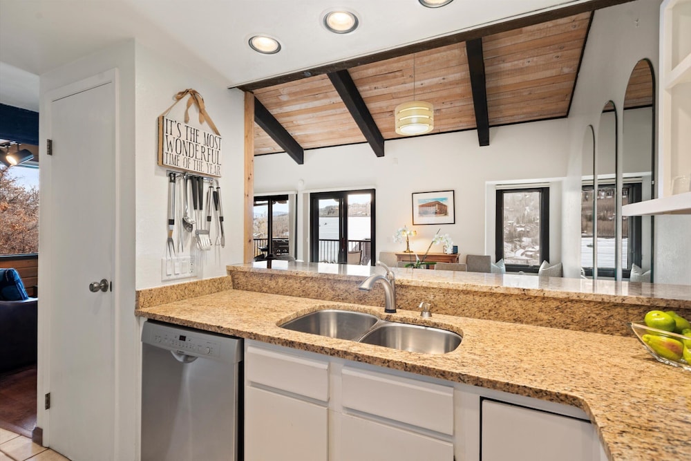 Snowmass Mountain Condominiums photo 4