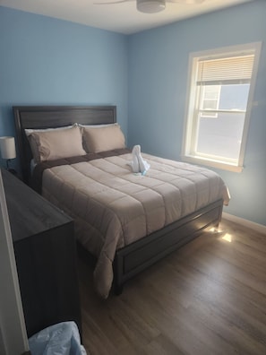 2 bedrooms, iron/ironing board, free WiFi, bed sheets