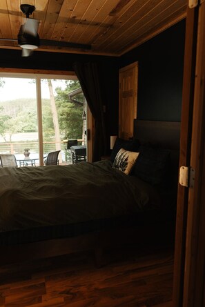 3 bedrooms, desk, free WiFi, bed sheets