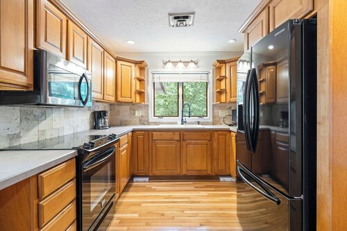 4-bedroom Waterfront Home on Lake Barkley at Eddy Creek Marina Resort.