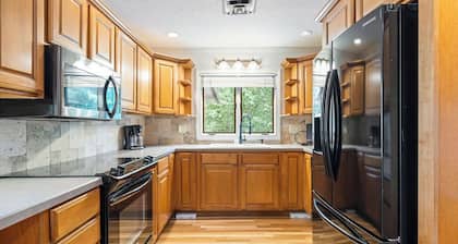 4-bedroom Waterfront Home on Lake Barkley at Eddy Creek Marina Resort.