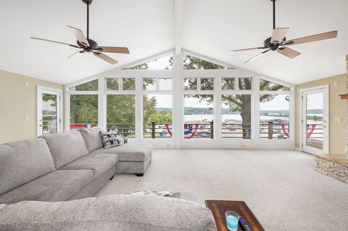 4-bedroom Waterfront Home on Lake Barkley at Eddy Creek Marina Resort.