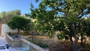 Terrace/patio - Triple bed & breakfast with AC and WiFi with pool and indoor pool (Naxxar)