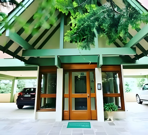 Basic Apartment | Exterior
