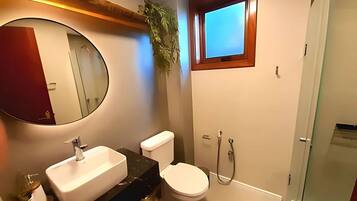 Basic Apartment | Bathroom
