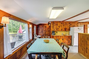 Dining - Hawley Home w/ Deck & Mtn Views: Swim, Ski & More! (Hawley)
