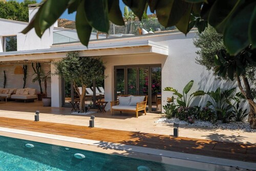 Silver Sunset Home: 2 bedroom A Luxurious Resort - Like Atmosphere 