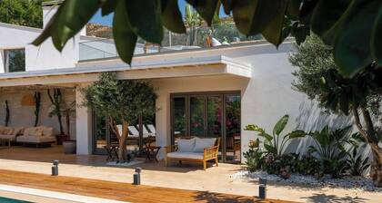 Silver Sunset Home: 2 bedroom A Luxurious Resort - Like Atmosphere