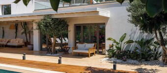 Silver Sunset Home: 2 bedroom A Luxurious Resort - Like Atmosphere