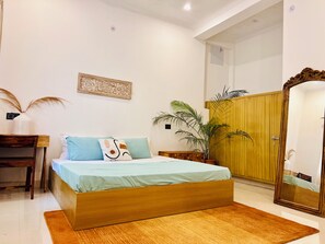 Desk, laptop workspace, free WiFi - Prithvi Hotel (Rishikesh)