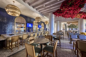 2 bares o lounges, pub gastronómico, lounge en el lobby 