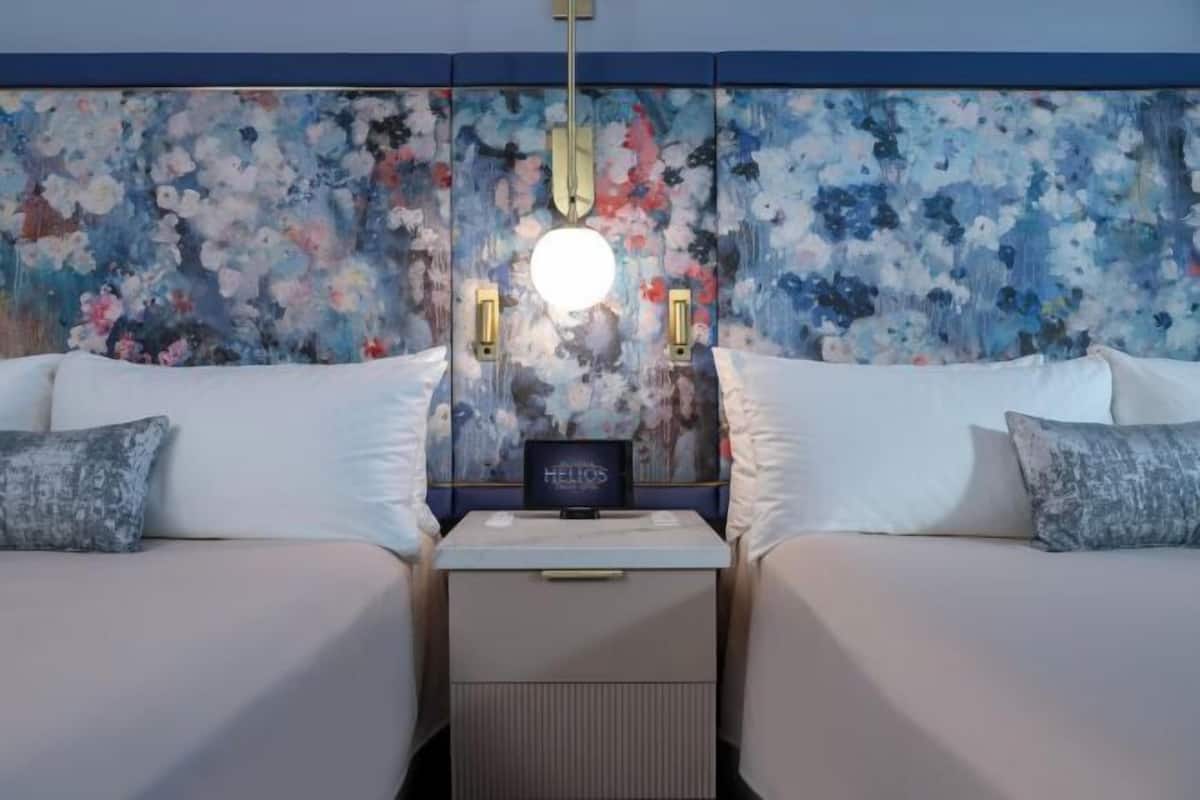 Een kluis op de kamer, een bureau, een laptopwerkplek