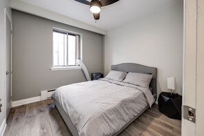 1 室のベッドルーム、アイロン / アイロン台、WiFi (無料)、ベッドシーツ