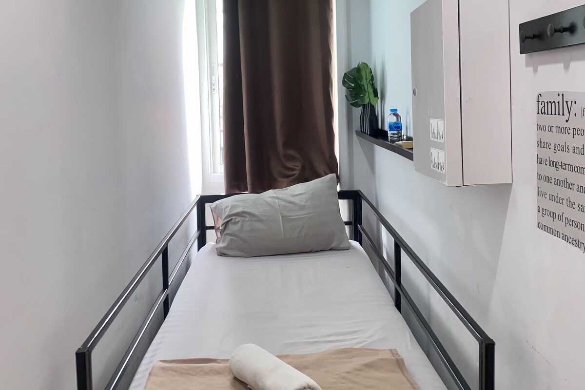 Single bed with Window