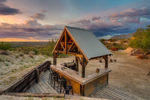 4BR Mount Lemmon Retreat Hot Tub-Pool - Sleeps 18!