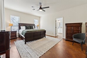 5 bedrooms, desk, iron/ironing board, travel cot