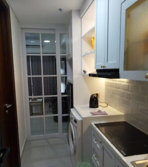 Private kitchen - Apartment Mansion

 (Batam City)