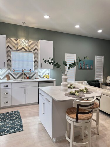 The Bohemian. Unit #5 Charming 2-bedroom apartment in gorgeous Corpus Christi.