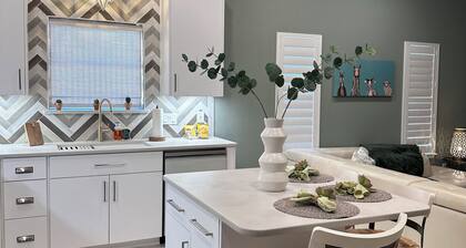 The Bohemian. Unit #5 Charming 2-bedroom apartment in gorgeous Corpus Christi.