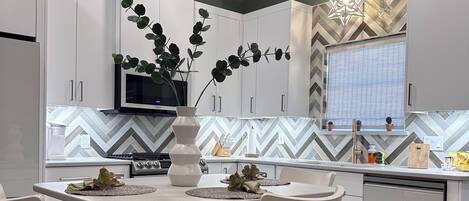 Fridge, microwave, oven, stovetop