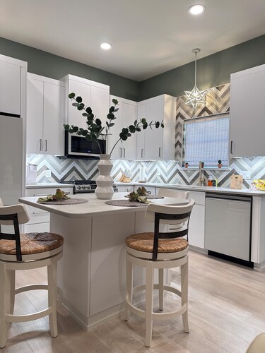 The Bohemian. Unit #5 Charming 2-bedroom apartment in gorgeous Corpus Christi.