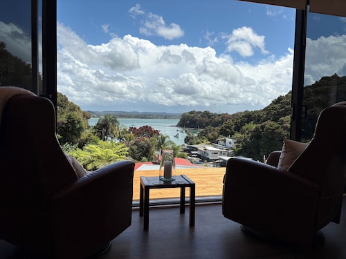 Tuis nest, family beach bach at Opito bay