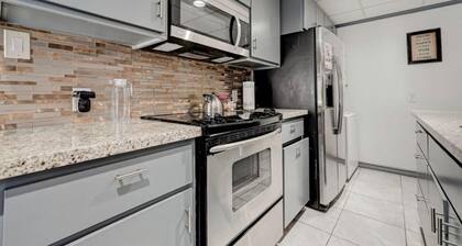 Charming 3-bedroom mobile home with WiFi and AC - centrally located in Houston
