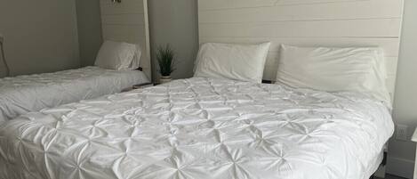 1 dormitori, escriptori i wifi