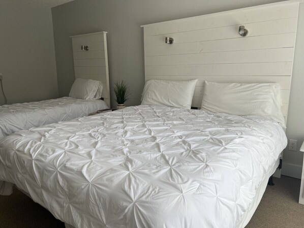 1 bedroom, desk, WiFi