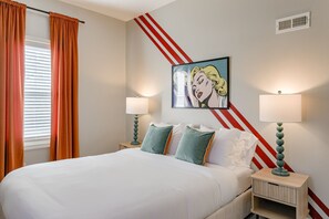 4 soverom, skrivebord, wi-fi (inkludert) og sengetøy