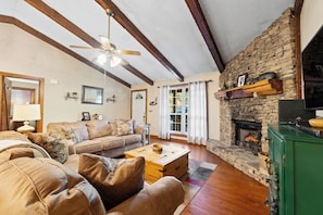 TV, fireplace - This cute home is one level with just a couple of steps, perfect for Elderly (Townsend)