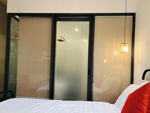 1 habitación, tabla de planchar con plancha, wifi gratis y ropa de cama 