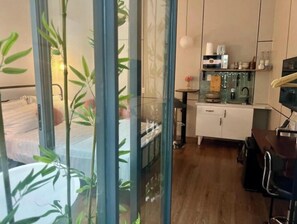 1 habitación, tabla de planchar con plancha, wifi gratis y ropa de cama 