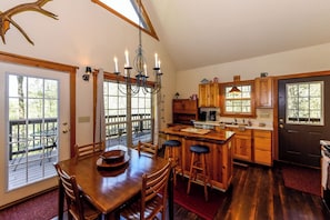 Dining - This lovely home is a great place for a family gathering . Secluded with nature (Townsend)
