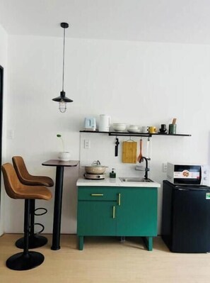 Fridge, microwave, stovetop, electric kettle