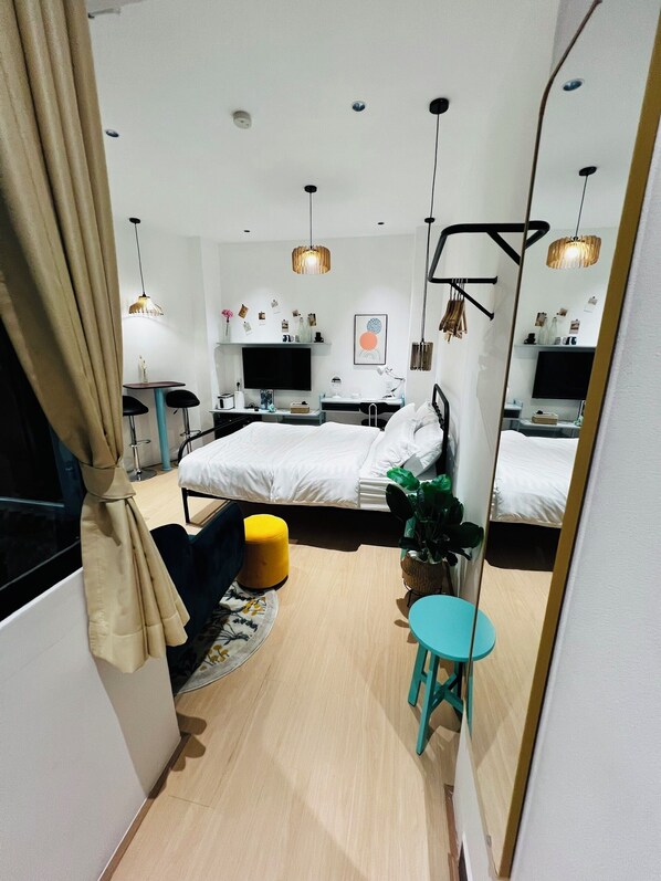 1 bedroom, iron/ironing board, free WiFi, bed sheets - ZY 3. Elegant Studio--Riverside Vibrant D1--Skydeck @ Bitexco nearby (Ho Chi Minh)